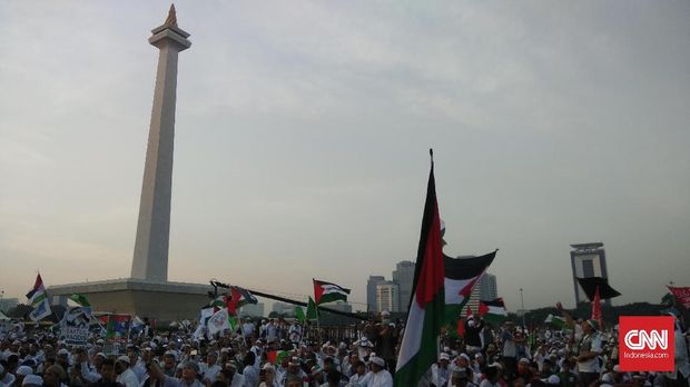 Massa Aksi 115 Putihkan Monas