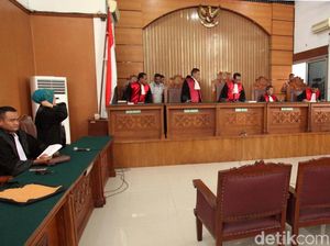 Sidang Teroris Bom Thamrin Ditunda Sidang Teroris Bom Thamrin Ditunda