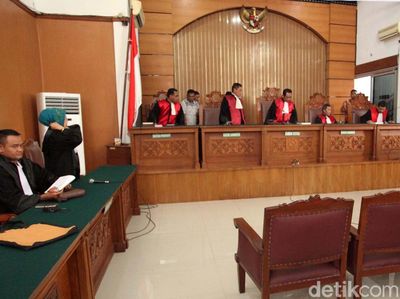 Sidang Teroris Bom Thamrin Ditunda