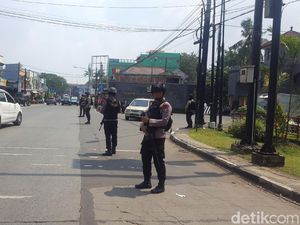Penjagaan Depan Mako Brimob Diperketat, Warga Dilarang Berfoto Penjagaan Depan Mako Brimob Diperketat, Warga Dilarang Berfoto