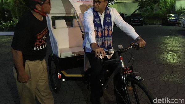 Foto: Becak Lokal Rasa Jerman yang Dijajal Anies di Balai Kota