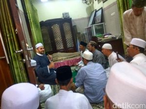 Deretan Karangan Bunga untuk Kiai Sholeh, Mulai Jokowi Hingga Kapolri