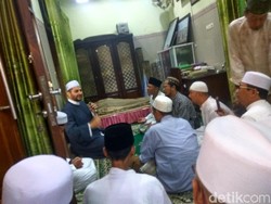 Deretan Karangan Bunga untuk Kiai Sholeh, Mulai Jokowi Hingga Kapolri