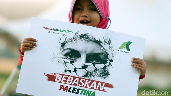 Foto: Anak-anak Ikut Aksi Bela Palestina di Monas