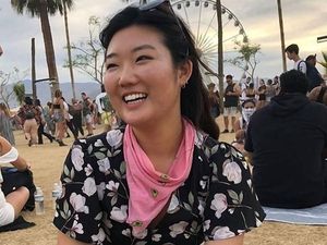 Ditegur Dosen, Wanita Ini Nekat Lepas Pakaiannya di Depan Kelas