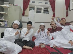 Silaturahmi ke Ponpes Al Qodiri, Emil Didoakan KH Muzakki Syah