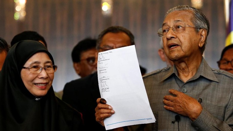 Mahathir: Anwar Ibrahim Akan Segera Dibebaskan dari Penjara Mahathir: Anwar Ibrahim Akan Segera Dibebaskan dari Penjara
