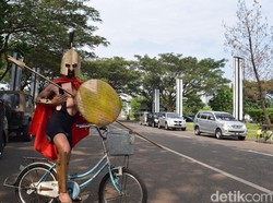 Balapan Anti Mainstream, Naik Sepeda Mini Berkostum Prajurit