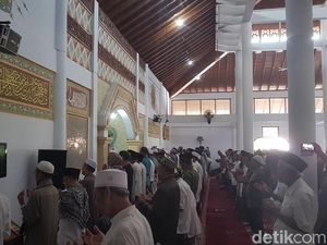 Warga Banten Doa Bersama untuk Korban Kerusuhan di Mako Brimob Warga Banten Doa Bersama untuk Korban Kerusuhan di Mako Brimob