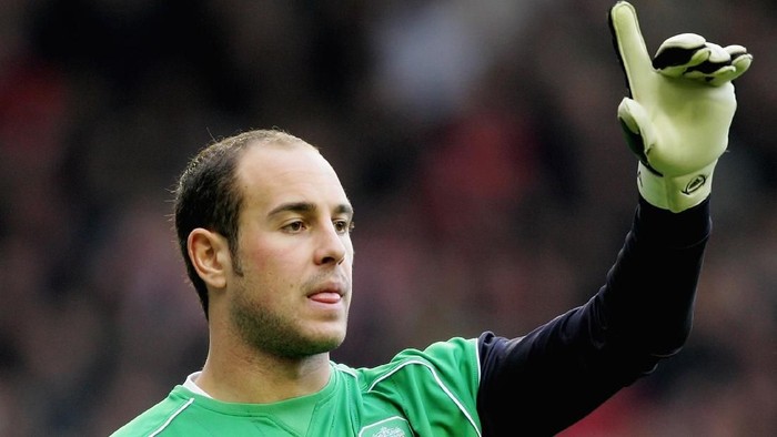 Pepe Reina   Jose Reina of Liverpool in action during the Barclays Premiership match between Liverpool and Middlesbrough at Anfield on December 10, 2005 in Liverpool, England.  (Photo by Ross Kinnaird/Getty Images)