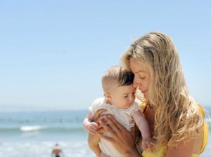 Potret Manis Wanita yang Punya Anak di Umur 40-an Potret Manis Wanita yang Punya Anak di Umur 40-an