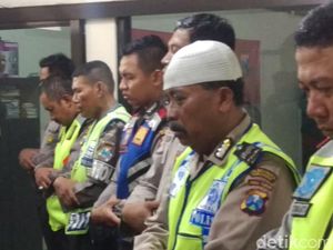 5 Polisi Gugur di Mako Brimob, Polisi di Surabaya Gelar Salat Gaib 5 Polisi Gugur di Mako Brimob, Polisi di Surabaya Gelar Salat Gaib