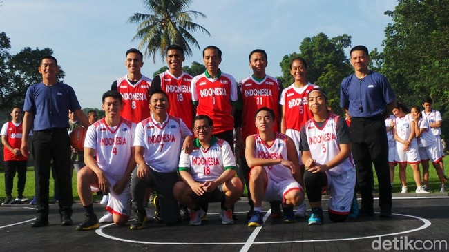 Dikalahkan Atlet, Jokowi: Terakhir Main Basket 37 Tahun Lalu