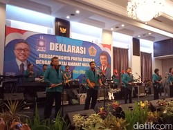 Saat Rhoma Irama Goyang Arena Deklarasi Idaman Gabung PAN