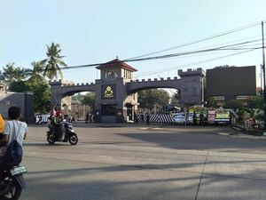Kawat Berduri di Depan Mako Brimob Dilepas, Polisi Masih Berjaga Kawat Berduri di Depan Mako Brimob Dilepas, Polisi Masih Berjaga