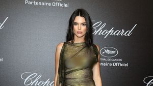 Muncul di Cannes, Kendall Jenner Bergaun Transparan Tanpa Bra
