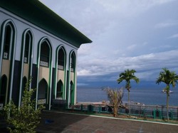 Masjid dengan Pemandangan Laut Cantik di Ternate