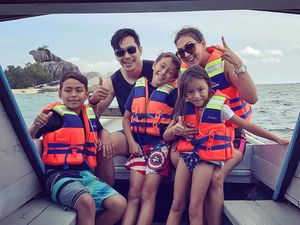 Potret Keluarga Sehat Darius-Donna Agnesia, Kompak Olahraga Bareng!