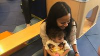 Kebersamaan Bintang Avengers Zoe Saldana dengan Keluarganya