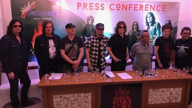 Band Europe dalam sesi temu media, Jumat (11/5) di Boyolali, Jawa Tengah.