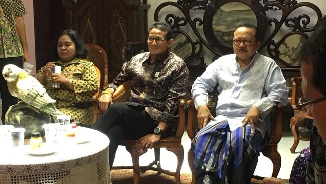 Sandi Beri Arahan ke Finalis Abang None 2018 Bareng Fauzi 