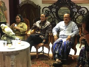 Sandi Beri Arahan ke Finalis Abang None 2018 Bareng Fauzi Bowo