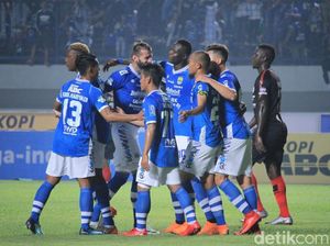 Penghormatan Persib dan Persipura untuk Zulkarnain Maradona Indonesia Lubis Penghormatan Persib dan Persipura untuk Zulkarnain Maradona Indonesia Lubis