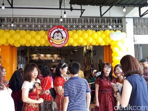 Jualan Sang Pisang Kaesang Diserbu Kaum Wanita di Pekanbaru