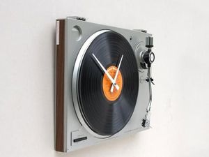 Kumpulan Jam Dinding Aneh Tapi Futuristik