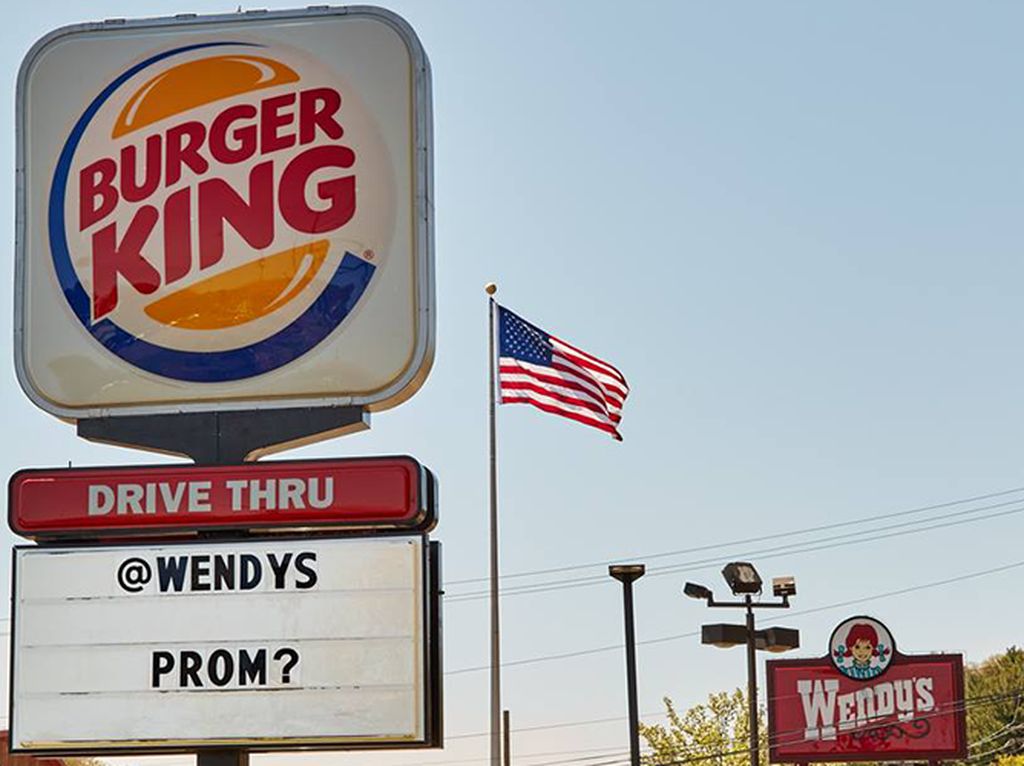 Lucunya! Burger King Ajak Wendys Untuk Pergi Ke Pesta Prom Bersama Lucunya! Burger King Ajak Wendys Untuk Pergi Ke Pesta Prom Bersama
