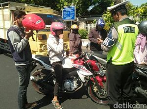Pelanggaran Main HP saat Berkendara di Situbondo Meningkat Pelanggaran Main HP saat Berkendara di Situbondo Meningkat