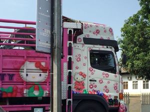 Truk Unyu Bertema Hello Kitty Truk Unyu Bertema Hello Kitty