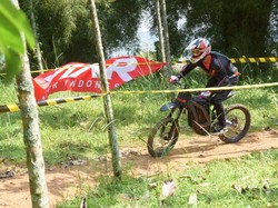 Di Luar Negeri, Bawa Motor Listrik Kecil Tak Perlu SIM