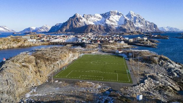 Stadion Lofoten berada di kepulauan karang terpencil di Norwegia. (