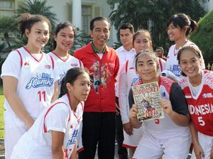 Ketika Presiden Jokowi Ladeni Tim Basket Muda di Istana