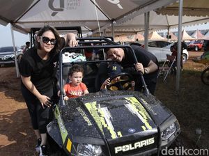 Sissy Priscillia dan Rifat Belikan Mobil Rally untuk Anak Sissy Priscillia dan Rifat Belikan Mobil Rally untuk Anak