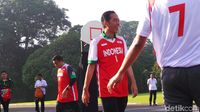 Sabtu Sehat, Jokowi Main Basket Bareng Menpora dan Atlet Muda