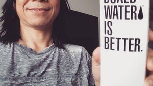Intip Aksi Abdee Slank Saat Makan Pizza hingga Jadi Pelayan Restoran Cepat Saji