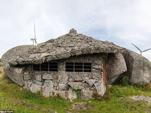 Ternyata di Dunia Nyata Ada Rumah Flinstones, Begini Bentuknya