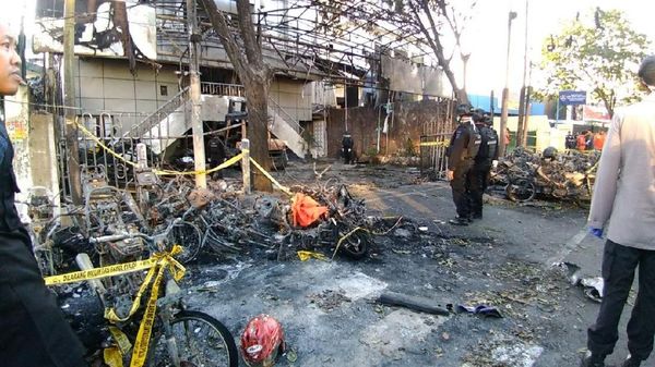 Foto: Gereja GPPS Surabaya Hancur Diserang Bom