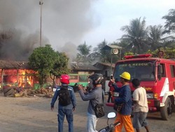 Belasan Warung di Kawasan Industri PT Krakatau Steel Terbakar