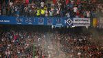 Foto: Ricuh Saat Hamburg Akhiri Masa 55 Musim di Bundesliga