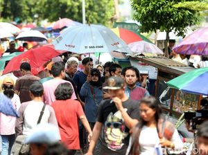 Banjir Peziarah, Lalin Sekitar TPU Karet Bivak Padat