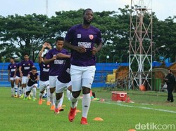 Kerap Cedera, Bruce Djite Dievaluasi Manajemen PSM