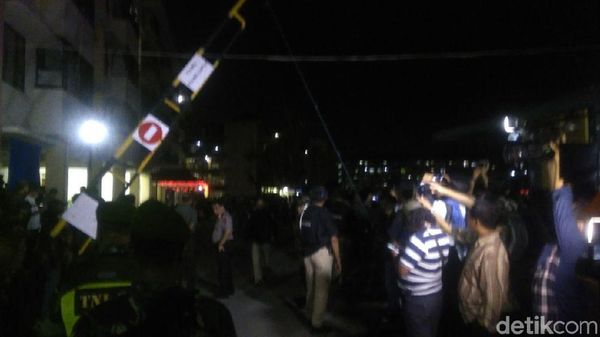 Potret Warga Rusun Sidoarjo Berhamburan Usai Ledakan Diduga Bom