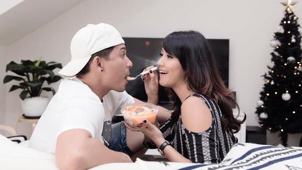 So Sweet! Ini Bukti Keharmonisan Rumah Tangga Ryan Delon dan Sharena Gunawan