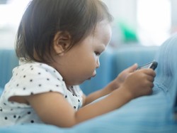 Asyik Main Gadget Bukan Tak Mungkin Bikin Anak Obesitas