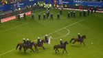 Foto: Ricuh Saat Hamburg Akhiri Masa 55 Musim di Bundesliga