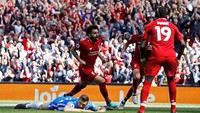 Salah pun dengan antusias merayakan gol tersebut karena mempermudah jalan Liverpool menuju empat besar. (Phil Noble/Reuters)