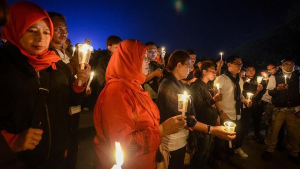 Potret Aksi Solidaritas untuk Korban Bom Gereja Surabaya